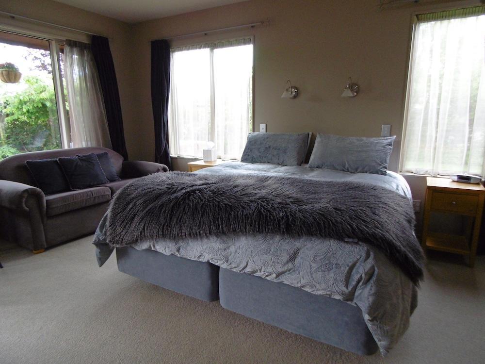 Blue Ridge Studios And Bed & Breakfast Te Anau Exterior photo