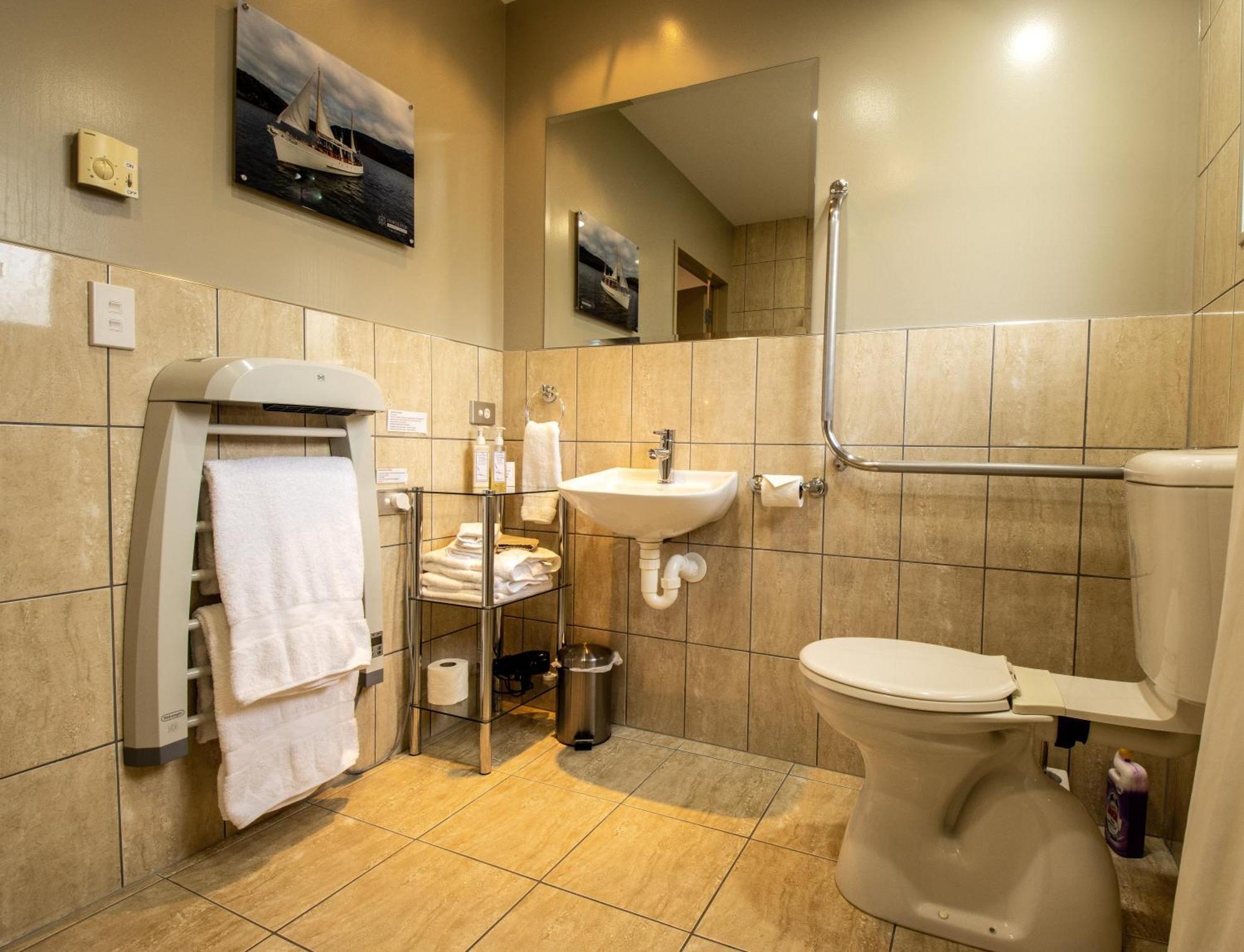 Blue Ridge Studios And Bed & Breakfast Te Anau Exterior photo